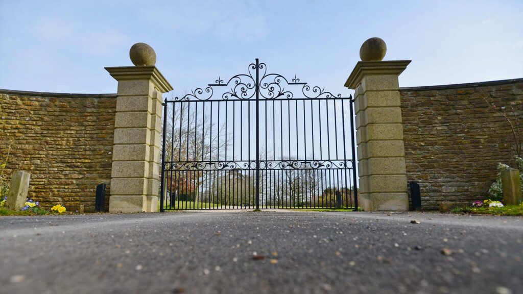view-of-gate-at-driveway-houston-tx - Mustang Fencing and Gates