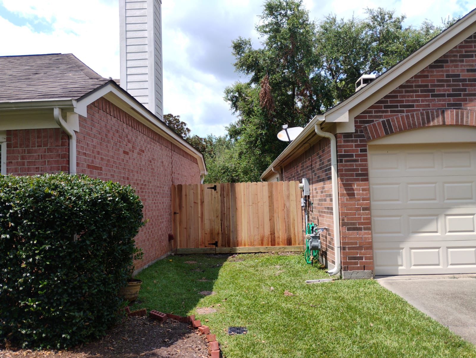 Custom cedar gate built in Pearland, TX