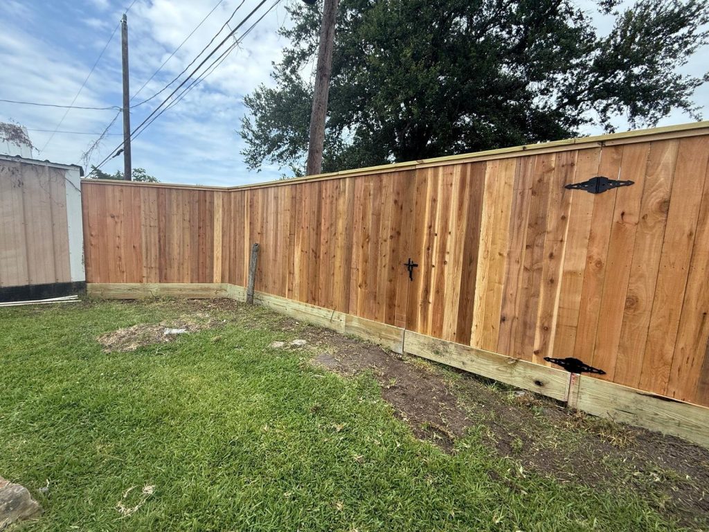 cedar-wood-fence-installation-houston-residential-fence-company - Mustang Fencing and Gates
