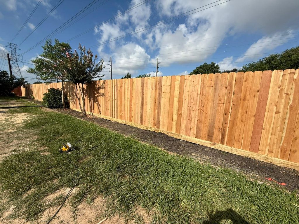 houston-cedar-wood-privacy-fence-installation-residential-fence-company - Mustang Fencing and Gates