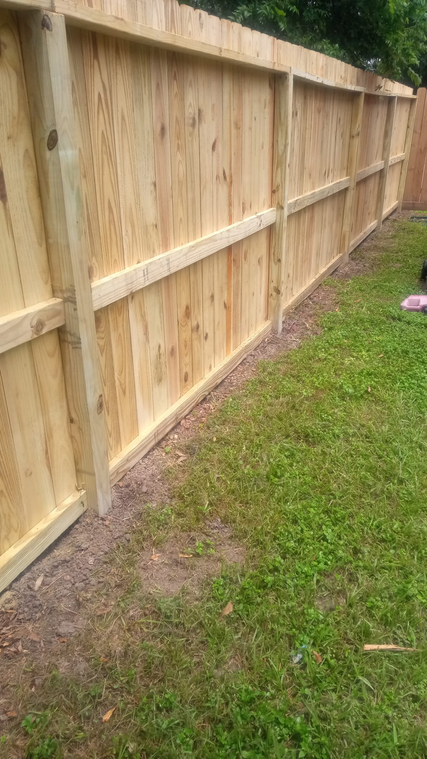 New cedar privacy fence installed at a Houston-area home by Mustang Fencing & Gates