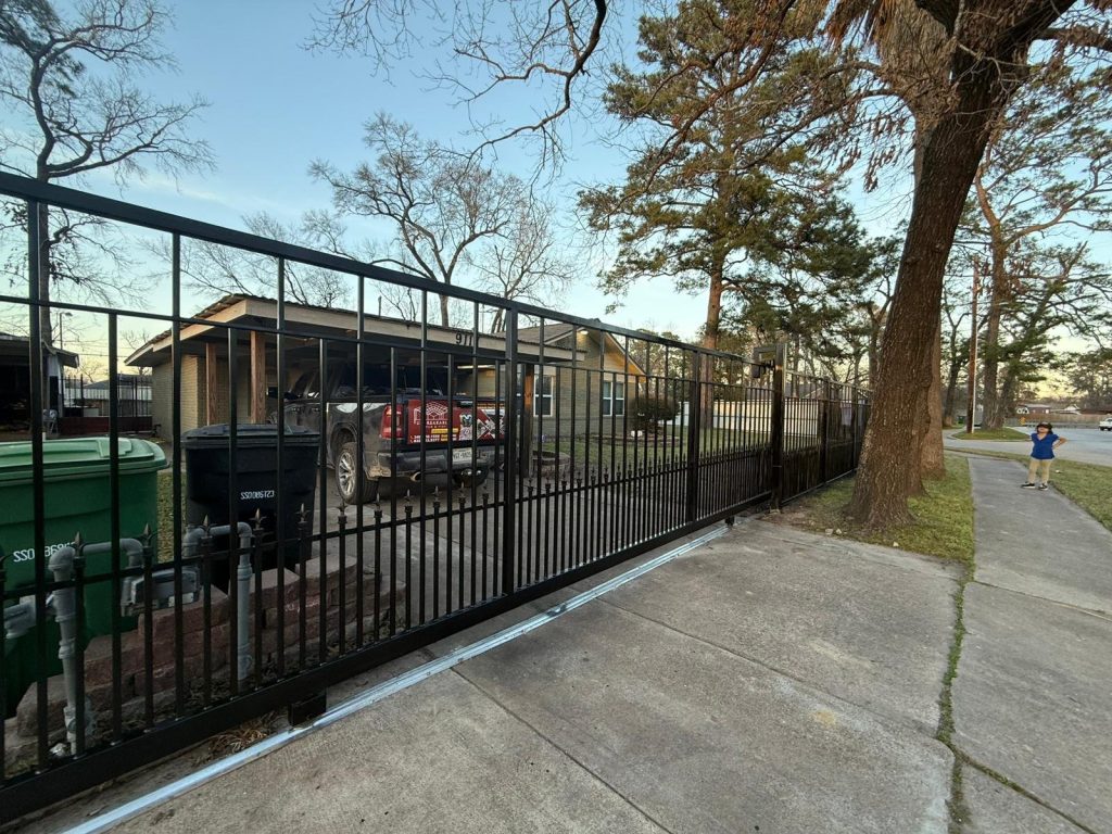 houston-residential-metal-fence-installation-perimeter-fencing - Mustang Fencing and Gates