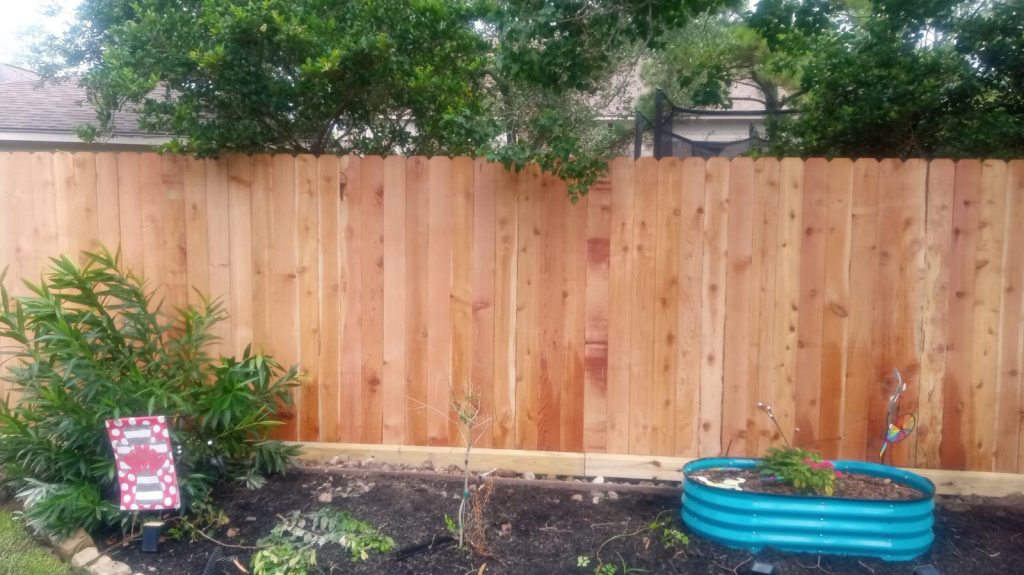 houston-wood-fence-installation-cedar-fence-contractors - Mustang Fencing and Gates