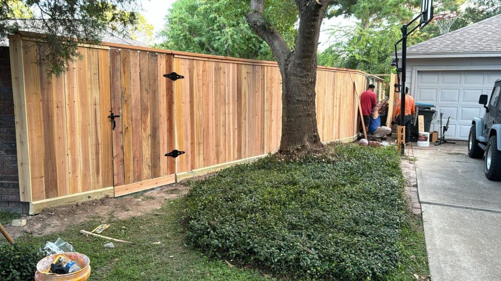 houston-wood-fence-installation-cedar-panel-contractors - Mustang Fencing and Gates