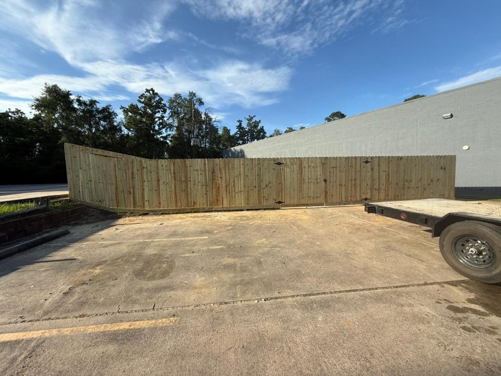 houston-wood-fence-installation-residential-fence-company - Mustang Fencing and Gates