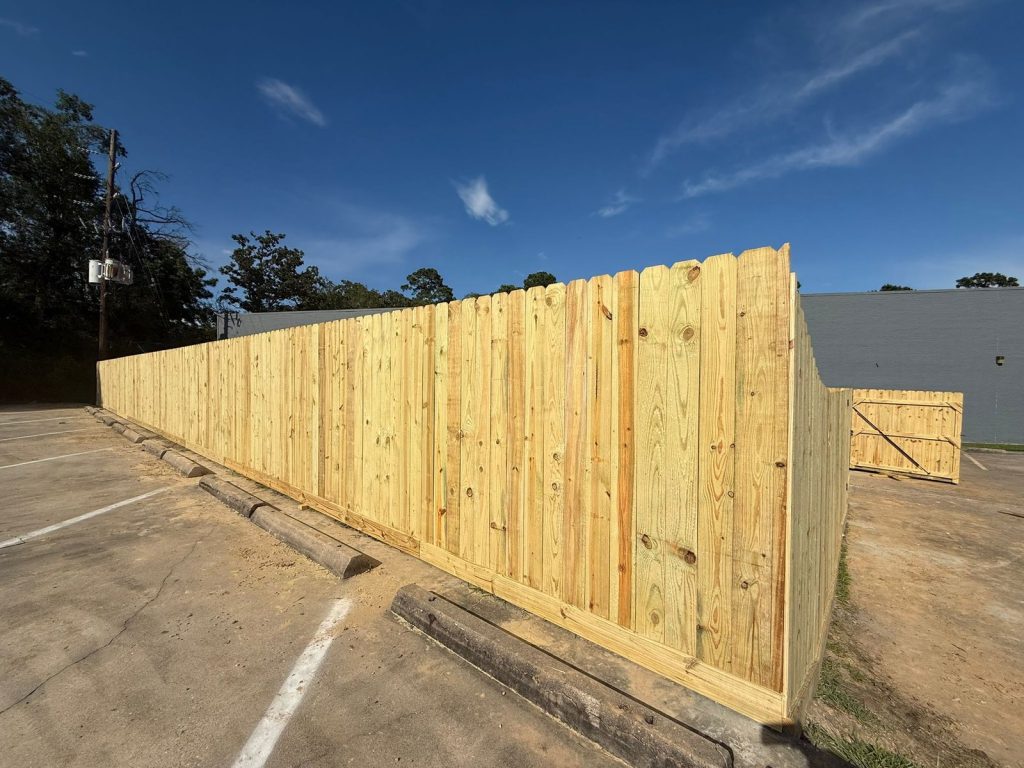 houston-wood-fence-installation-residential-fence-installers-affordable-privacy-fences - Mustang Fencing and Gates