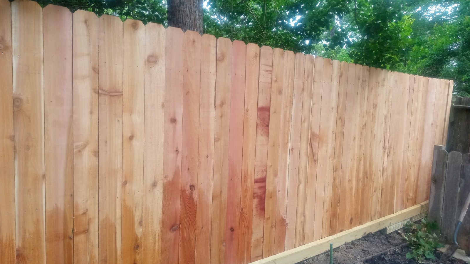 wood-fence-installation-houston-cedar-fence-contractors-residential-fence-company - Mustang Fencing and Gates Cedar wood fence installation by Mustang Fencing & Gates