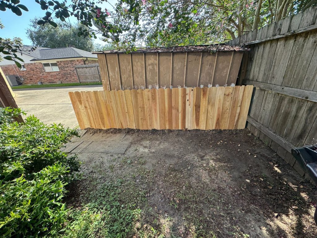 wood-fence-installation-houston-residential-fence-company-affordable-contractor - Mustang Fencing and Gates