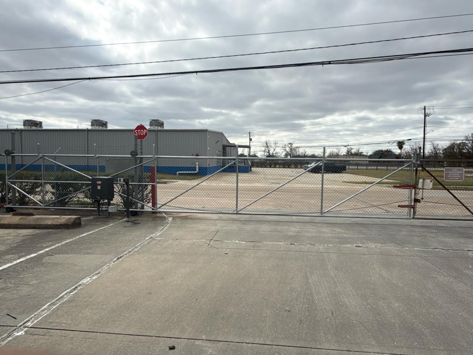 Mustang Fencing commercial project photo in Houston TX